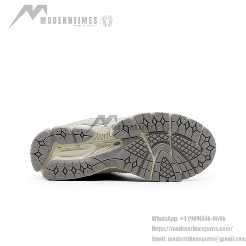 New Balance 2002R ベージュグレー スニーカー M2002REK New Balance 2002R ベージュグレー スニーカー M2002REK 側面ビュー
