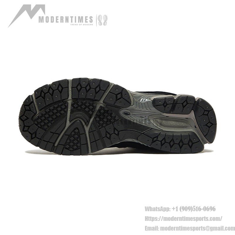 New Balance 2002R ブラック スニーカー M2002RR1 New Balance 2002R ブラック スニーカー M2002RR1 側面ビュー