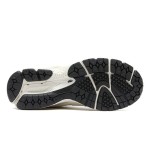 New Balance 2002R Bone Sneakers - スタイリッシュなランニングシューズ New Balance 2002R Bone Sneakers ML2002RE ランニングシューズ