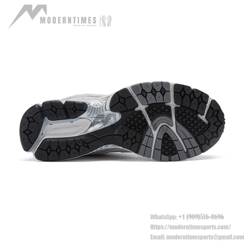 New Balance 2002R グレー クラシックランニングスニーカー ML2002R0 New Balance 2002R グレー クラシックランニングシューズ ML2002R0