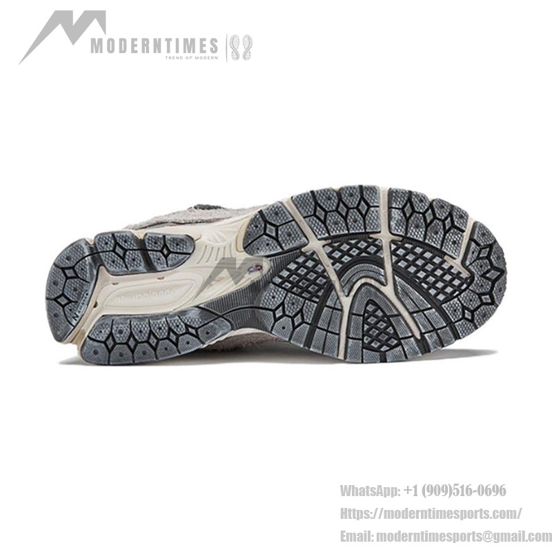 New Balance 2002R Protection Pack Rain Cloud M2002RDA – Stylish and Comfortable Sneakers New Balance 2002R Protection Pack Rain Cloud M2002RDA Sneaker – Suede and Mesh Design