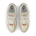 New Balance 2002R Sandstone M2002RSC – スタイリッシュで快適なスニーカー New Balance 2002R Sandstone M2002RSC スニーカー – スエードとメッシュデザイン