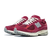 New Balance 2002R Suede Pack Garnet Deep Earth Red M2002RHA – 究極の快適さとスタイルを提供するプレミアムスエード＆メッシュスニーカー