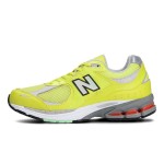 New Balance 2002R Sulphur Yellow M2002RLC – スタイリッシュで快適なスニーカー New Balance 2002R Sulphur Yellow M2002RLC スニーカー – スエードとメッシュデザイン