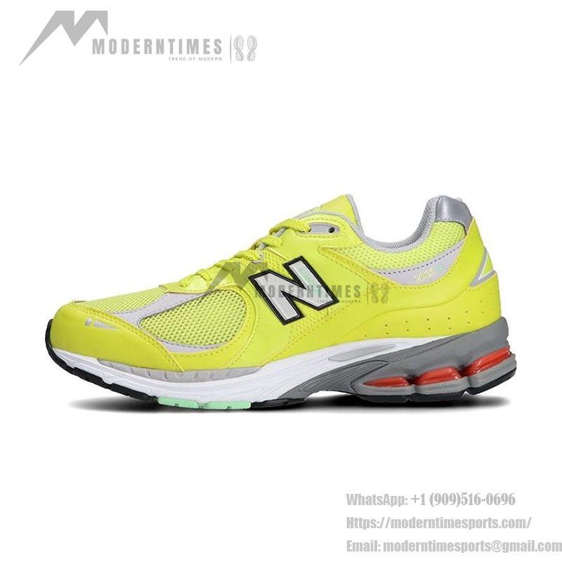 New Balance 2002R Sulphur Yellow M2002RLC – スタイリッシュで快適なスニーカー New Balance 2002R Sulphur Yellow M2002RLC スニーカー – スエードとメッシュデザイン