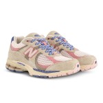 New Balance 2002R x Hype DC Native Dynamics M2002RHE – スタイリッシュで快適なスニーカー New Balance 2002R x Hype DC Native Dynamics M2002RHE スニーカー – スエードとメッシュデザイン