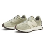 New Balance 327 MS327FC グレー オーク シーソルト レトロランニングシューズ New Balance 327 MS327FC グレー オーク シーソルト レトロランニングシューズ 横からのビュー