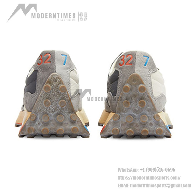 New Balance 327 MS327RG ホワイト グレー レトロランニングシューズ オレンジのアクセント付き New Balance 327 MS327RG ホワイト グレー レトロランニングシューズ