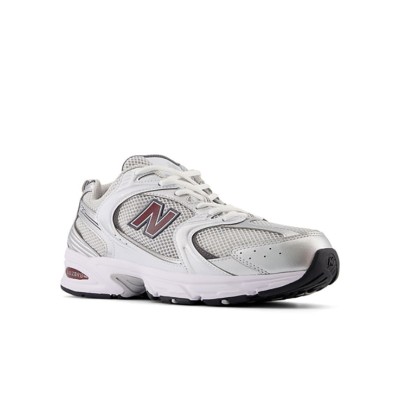 New Balance 530 MR530GS メタリックバーガンディ レトロランニングシューズ | 洗練されたスタイルと快適さ