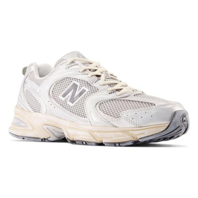 New Balance 530 MR530VS ホワイトシルバーメタリック レトロランニングシューズ | ミニマルな高級感と日常の快適さ
