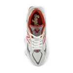 New Balance 9060 "Boston College" – プレミアムスエードのレトロスニーカー New Balance 9060 "Boston College" U9060EGL レトロスニーカー – クラシックなグレー & レッド, スタイリッシュ & 快適