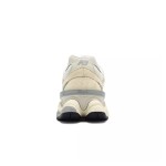New Balance 9060 "Calcium Sea Salt" – プレミアムスエードのレトロスニーカー New Balance 9060 "Calcium Sea Salt" U9060WNB レトロスニーカー – クリームホワイト & グレー, エレガント & 快適