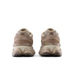 New Balance 9060 U9060PB「マッシュルーム」- 通気性抜群のダッドスニーカー New Balance 9060 U9060PB「マッシュルーム」- 自然なカラーのレトロランニングシューズ