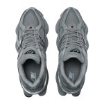 New Balance 9060 U9060ZGB「シャドウグレー キャッスルロック ブラック」- 通気性の高いダッドスニーカー New Balance 9060 U9060ZGB「シャドウグレー キャッスルロック ブラック」- スタイリッシュで快適なレトロランニングシューズ