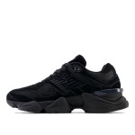 New Balance 9060「Triple Black」U9060BPM – オールブラックのトレンドダッドスニーカー New Balance 9060「Triple Black」U9060BPM レトロランニングシューズ – スタイリッシュ & 快適