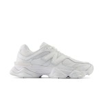 New Balance 9060「Triple White」U9060NRJ – ミニマルダッドスニーカー New Balance 9060「Triple White」U9060NRJ レトロランニングシューズ – シンプル & おしゃれ