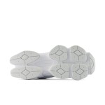 New Balance 9060「Triple White」U9060NRJ – ミニマルダッドスニーカー New Balance 9060「Triple White」U9060NRJ レトロランニングシューズ – シンプル & おしゃれ