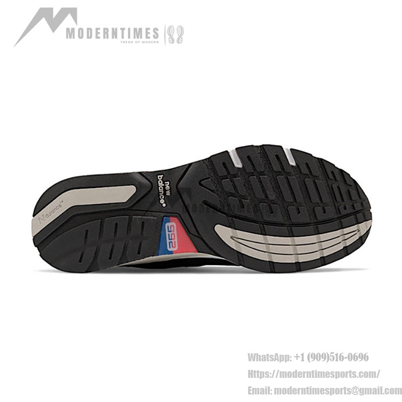 New Balance 992 M992EB – 快適さと耐久性のためのブラックスエードスニーカー New Balance 992 Made in USA M992EB – プレミアムブラックスエード&メッシュスニーカーで快適さ