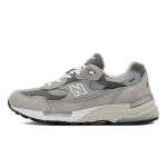 New Balance 992 M992GR – 快適さと耐久性のためのグレーのスエードスニーカー New Balance 992 Made in USA M992GR – プレミアムグレーのスエード&メッシュスニーカーで快適さ