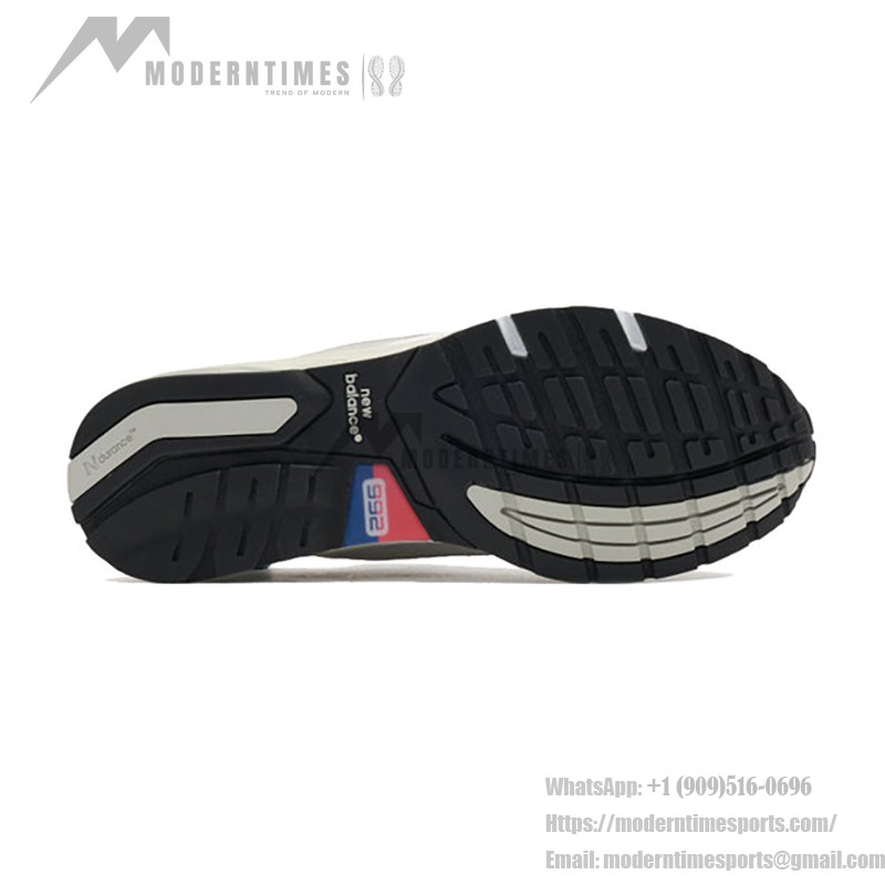 New Balance 992 M992GR – 快適さと耐久性のためのグレーのスエードスニーカー New Balance 992 Made in USA M992GR – プレミアムグレーのスエード&メッシュスニーカーで快適さ