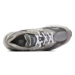 New Balance 992 M992GR – 快適さと耐久性のためのグレーのスエードスニーカー New Balance 992 Made in USA M992GR – プレミアムグレーのスエード&メッシュスニーカーで快適さ