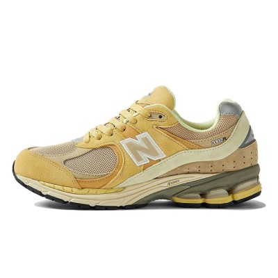 New Balance AURALEE x 2002R Sand M2002RE1 – 究極の快適さとスタイルを提供するプレミアムスエード＆メッシュスニーカー