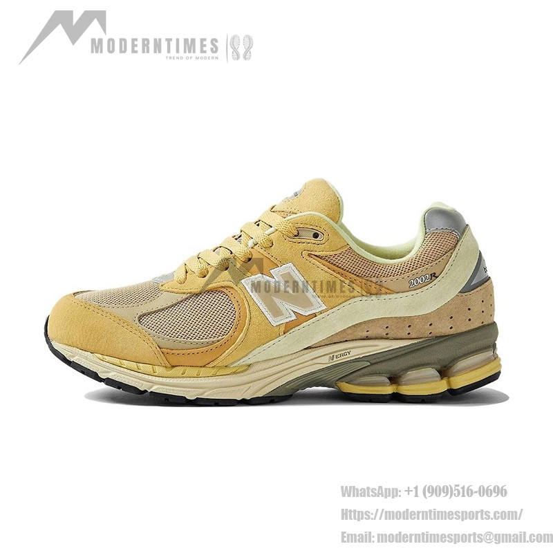 New Balance AURALEE x 2002R Sand M2002RE1 – スタイリッシュで快適なスニーカー New Balance AURALEE x 2002R Sand M2002RE1 スニーカー – スエードとメッシュデザイン