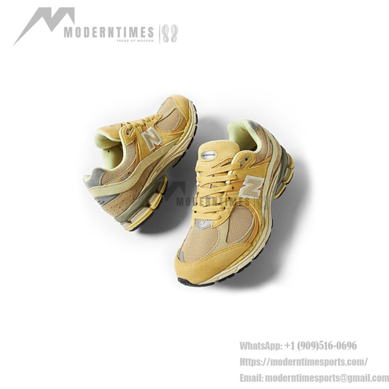 New Balance AURALEE x 2002R Sand M2002RE1 – スタイリッシュで快適なスニーカー New Balance AURALEE x 2002R Sand M2002RE1 スニーカー – スエードとメッシュデザイン