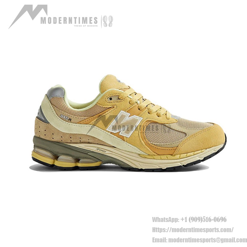 New Balance AURALEE x 2002R Sand M2002RE1 – スタイリッシュで快適なスニーカー New Balance AURALEE x 2002R Sand M2002RE1 スニーカー – スエードとメッシュデザイン