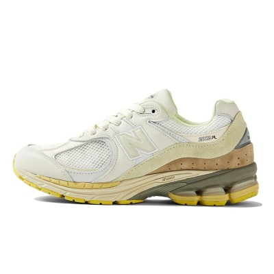 New Balance AURALEE x 2002R White M2002RA1 – 究極の快適さとスタイルを提供するプレミアムスエード＆メッシュスニーカー