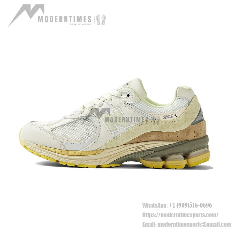 New Balance AURALEE x 2002R White M2002RA1 – スタイリッシュで快適なスニーカー New Balance AURALEE x 2002R White M2002RA1 スニーカー – スエードとメッシュデザイン
