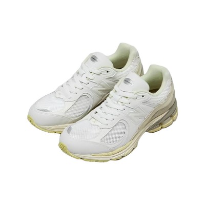 New Balance AURALEE x 2002R White M2002RA1 – 究極の快適さとスタイルを提供するプレミアムスエード＆メッシュスニーカー