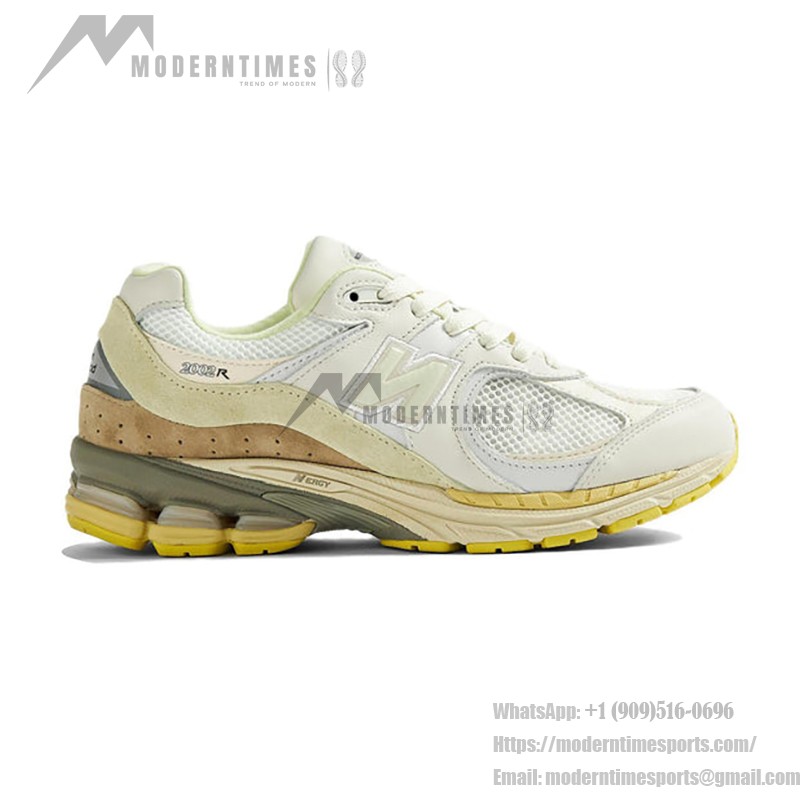 New Balance AURALEE x 2002R White M2002RA1 – スタイリッシュで快適なスニーカー New Balance AURALEE x 2002R White M2002RA1 スニーカー – スエードとメッシュデザイン