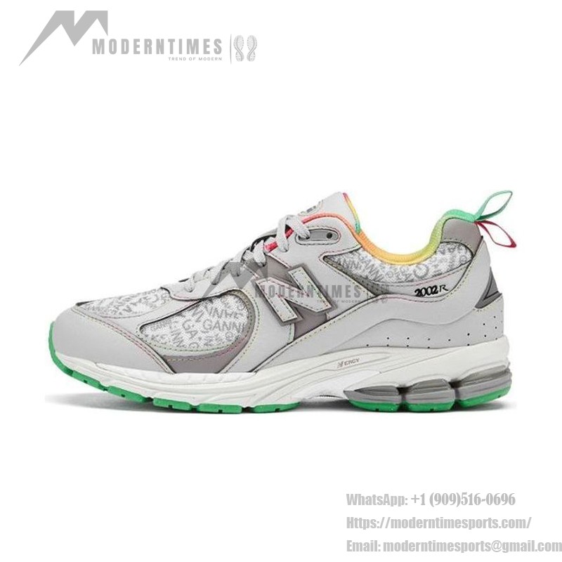 New Balance GANNI x 2002R Raincloud M2002RGD – スタイリッシュで快適なスニーカー New Balance GANNI x 2002R Raincloud M2002RGD スニーカー – スエードとメッシュデザイン