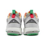 New Balance GANNI x 2002R Raincloud M2002RGD – スタイリッシュで快適なスニーカー New Balance GANNI x 2002R Raincloud M2002RGD スニーカー – スエードとメッシュデザイン