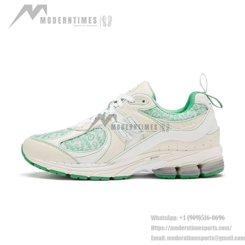 New Balance GANNI x 2002R Turtledove M2002RGC – スタイリッシュで快適なスニーカー New Balance GANNI x 2002R Turtledove M2002RGC スニーカー – スエードとメッシュデザイン