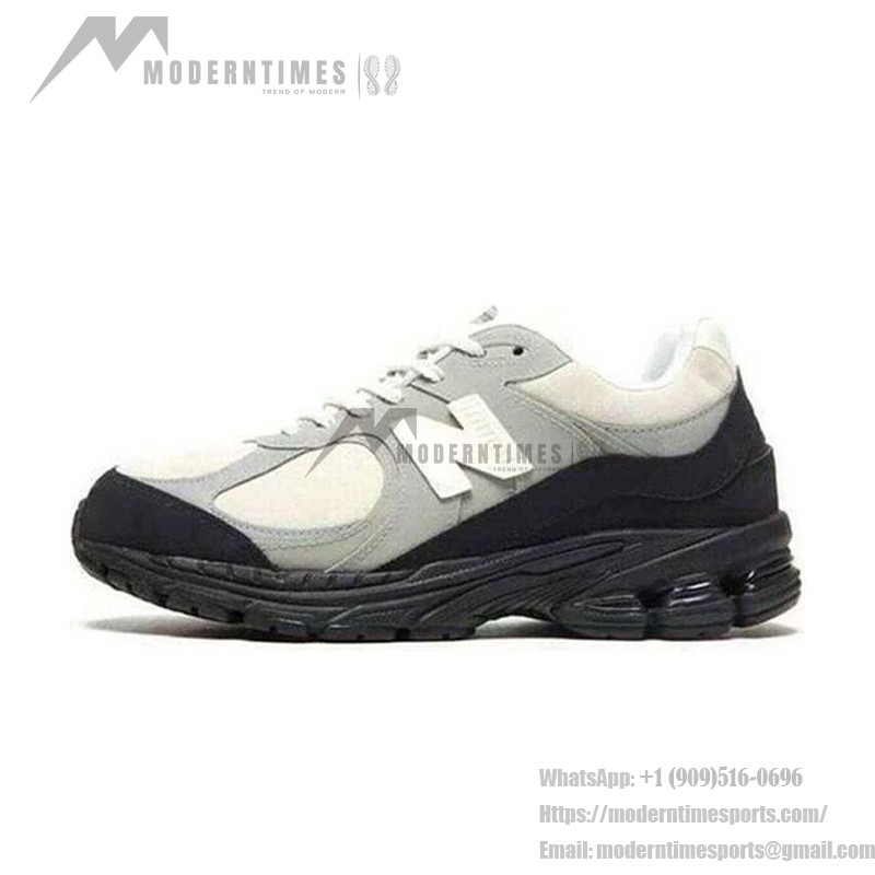 New Balance The Basement x 2002R 'Stone Grey' M2002RBA – 洗練されたスエードメッシュスニーカー New Balance The Basement x 2002R 'Stone Grey' M2002RBA スニーカー – グレーとブラックのスエードメッシュデザイン