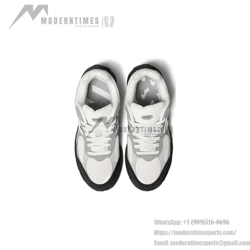 New Balance The Basement x 2002R 'Stone Grey' M2002RBA – 洗練されたスエードメッシュスニーカー New Balance The Basement x 2002R 'Stone Grey' M2002RBA スニーカー – グレーとブラックのスエードメッシュデザイン