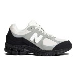 New Balance The Basement x 2002R 'Stone Grey' M2002RBA – 洗練されたスエードメッシュスニーカー New Balance The Basement x 2002R 'Stone Grey' M2002RBA スニーカー – グレーとブラックのスエードメッシュデザイン