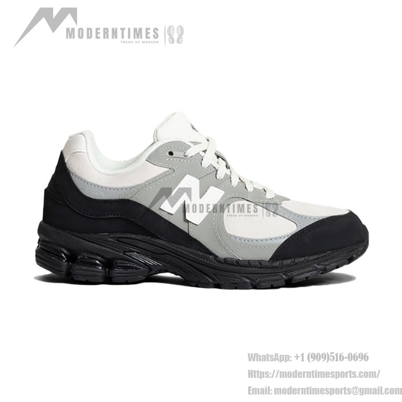 New Balance The Basement x 2002R 'Stone Grey' M2002RBA – 洗練されたスエードメッシュスニーカー New Balance The Basement x 2002R 'Stone Grey' M2002RBA スニーカー – グレーとブラックのスエードメッシュデザイン
