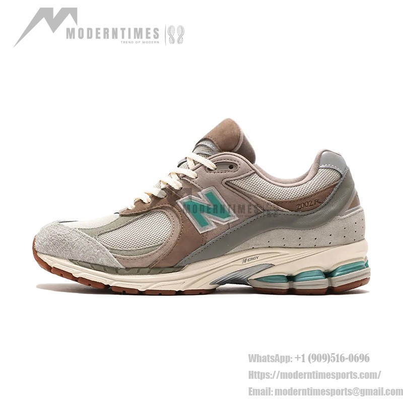New Balance Atmos x 2002R Oasis M2002RAM – スタイリッシュで快適なスニーカー New Balance Atmos x 2002R Oasis M2002RAM スニーカー – スエードとメッシュデザイン