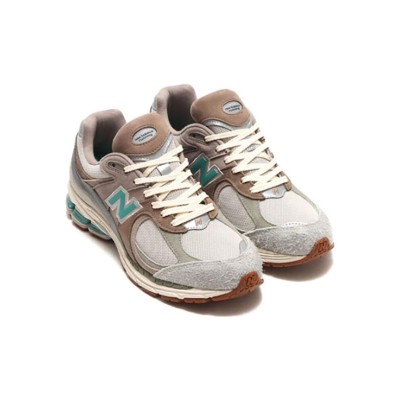 New Balance Atmos x 2002R Oasis M2002RAM – 究極の快適さとスタイルを提供するプレミアムスエード＆メッシュスニーカー