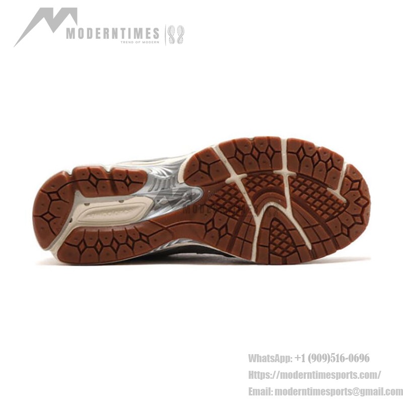 New Balance Atmos x 2002R Oasis M2002RAM – スタイリッシュで快適なスニーカー New Balance Atmos x 2002R Oasis M2002RAM スニーカー – スエードとメッシュデザイン