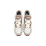 New Balance Atmos x 2002R Oasis M2002RAM – スタイリッシュで快適なスニーカー New Balance Atmos x 2002R Oasis M2002RAM スニーカー – スエードとメッシュデザイン