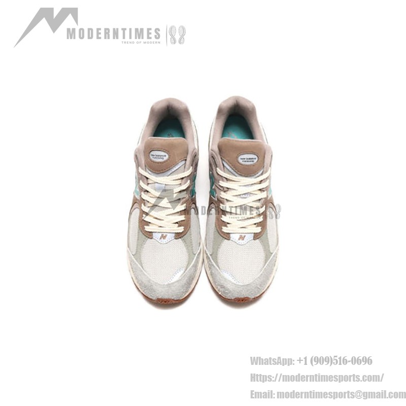 New Balance Atmos x 2002R Oasis M2002RAM – スタイリッシュで快適なスニーカー New Balance Atmos x 2002R Oasis M2002RAM スニーカー – スエードとメッシュデザイン