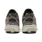 New Balance x JJJJound 992 M992J2 – 快適さとスタイルのためのグレーのスエードスニーカー New Balance x JJJJound 992 Made in USA – プレミアムグレーのスエード&メッシュスニーカーで快適さ