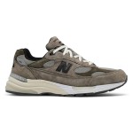 New Balance x JJJJound 992 M992J2 – 快適さとスタイルのためのグレーのスエードスニーカー New Balance x JJJJound 992 Made in USA – プレミアムグレーのスエード&メッシュスニーカーで快適さ
