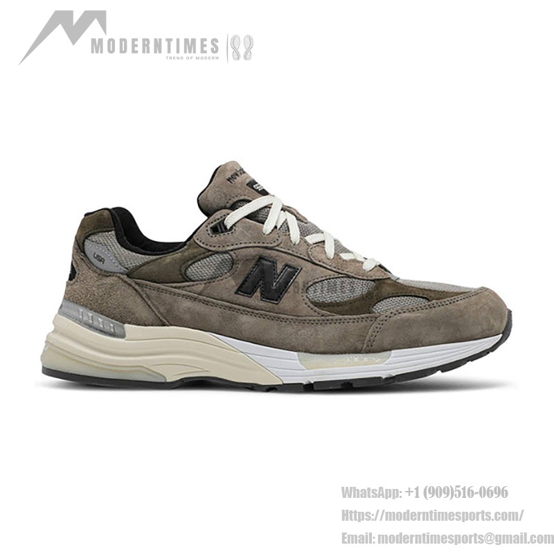 New Balance x JJJJound 992 M992J2 – 快適さとスタイルのためのグレーのスエードスニーカー New Balance x JJJJound 992 Made in USA – プレミアムグレーのスエード&メッシュスニーカーで快適さ