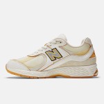 New Balance x Joe Freshgoods 2002R 'Conversations Amongst Us' M2002RJ1 – スタイリッシュなクリーム&イエローのスエードメッシュスニーカー New Balance x Joe Freshgoods 2002R 'Conversations Amongst Us' M2002RJ1 スニーカー – クリーム&イエローのスエードメッシュデザイン