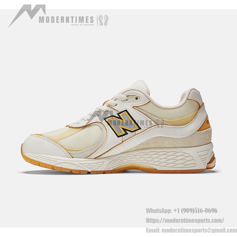 New Balance x Joe Freshgoods 2002R 'Conversations Amongst Us' M2002RJ1 – スタイリッシュなクリーム&イエローのスエードメッシュスニーカー New Balance x Joe Freshgoods 2002R 'Conversations Amongst Us' M2002RJ1 スニーカー – クリーム&イエローのスエードメッシュデザイン